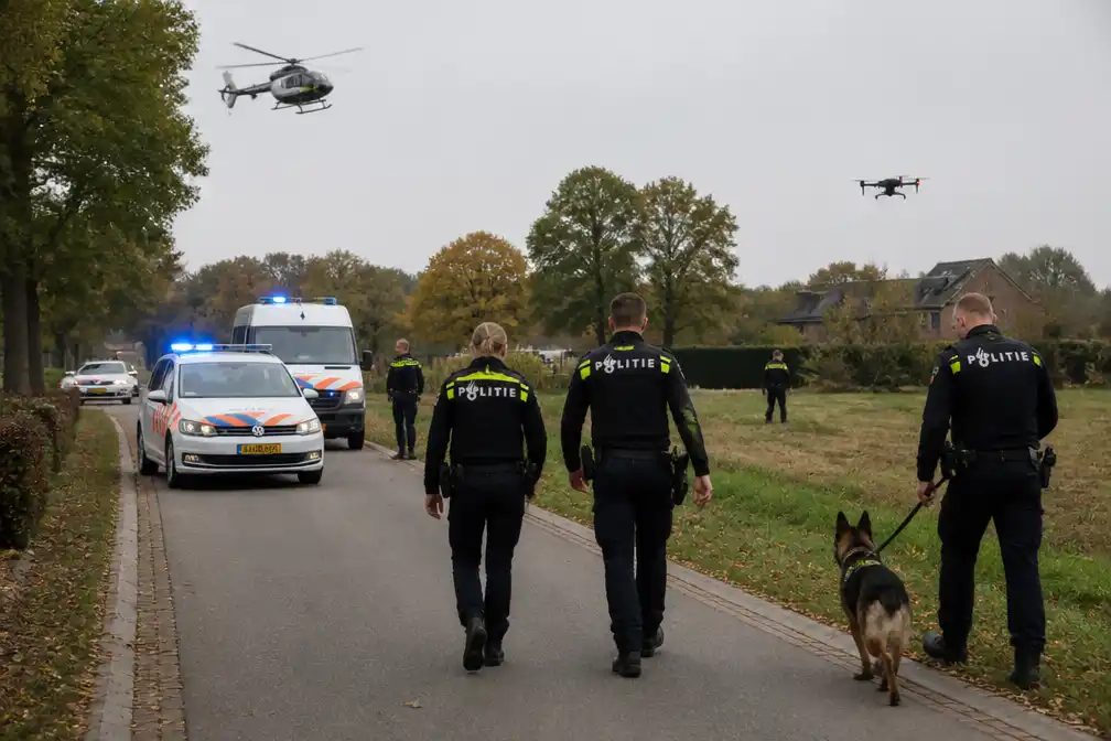 Politie zoekt met helikopter en drones naar twee inbrekers in Pelt