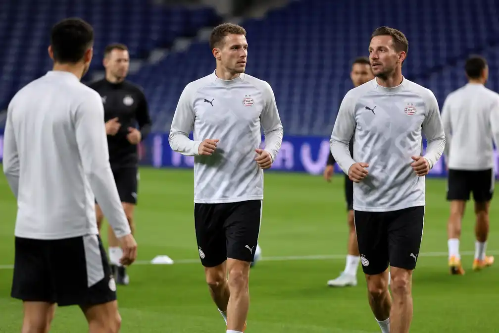 PSV zoekt bij FC Porto eerste Champions League-zege, Til in de ploeg