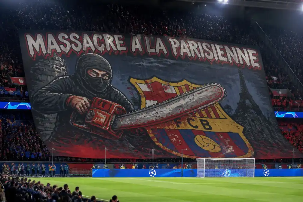 Barcelona dient klacht in bij UEFA over bloedige Halloweentifo van PSG-fans