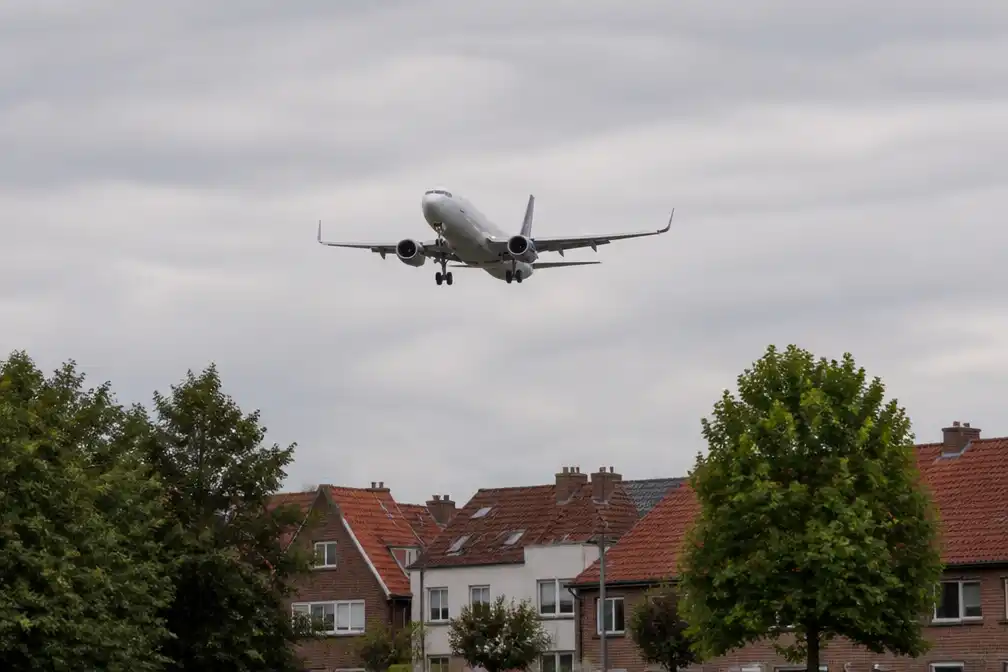 Ruim 900 Brusselaars sluiten zich aan bij rechtszaak tegen aanvliegroute RNP 07L
