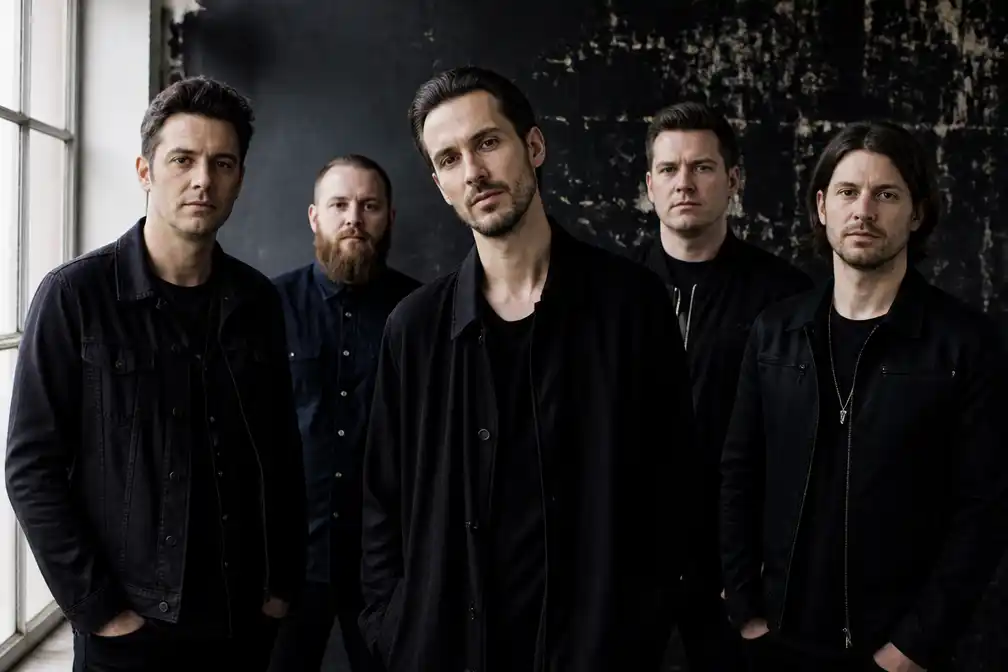 Editors speelt exclusieve akoestische showcase in Gents café met plaats voor 150 fans