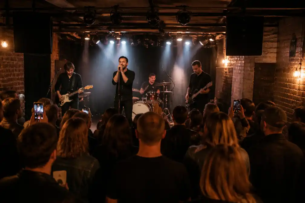Editors geeft intiem concert voor 150 fans in Gents café Ringo Music Bar