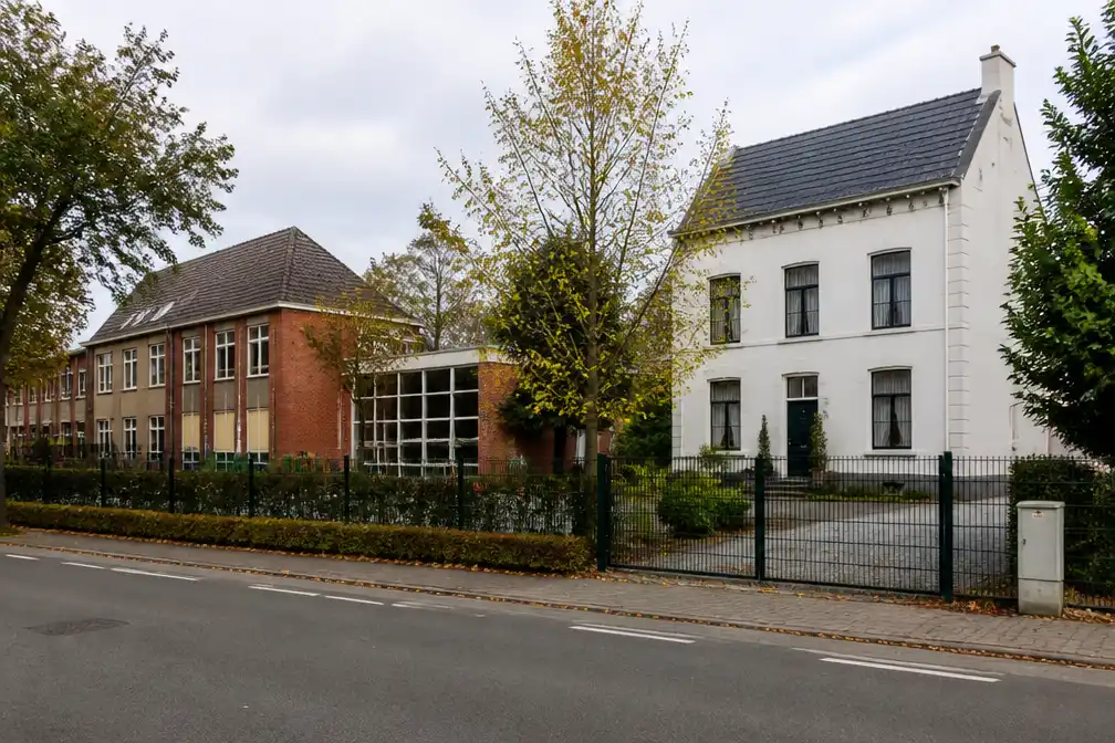 Kapelle-op-den-Bos verkoopt oud schoolgebouw en pastoriewoning vanaf 750.000 euro