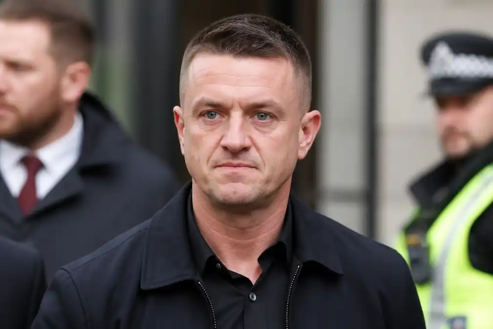 Tommy Robinson huurde privédetectives om journalisten op te sporen, verklaart hij in rechtszaal