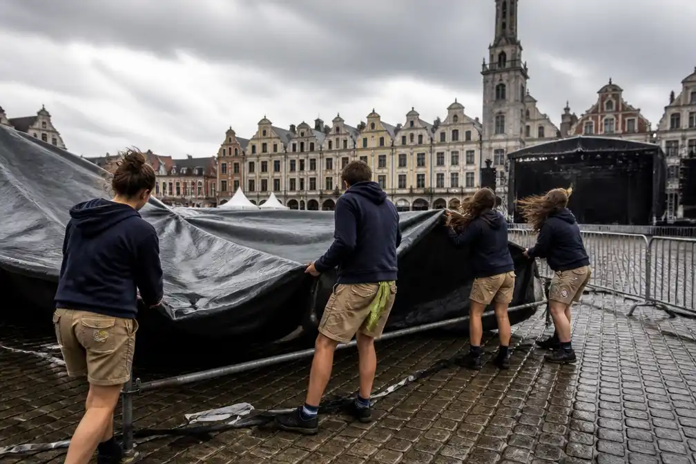 Storm Austen dwingt jeugdbeweging in Sint-Niklaas middag- en avondprogramma naar binnen