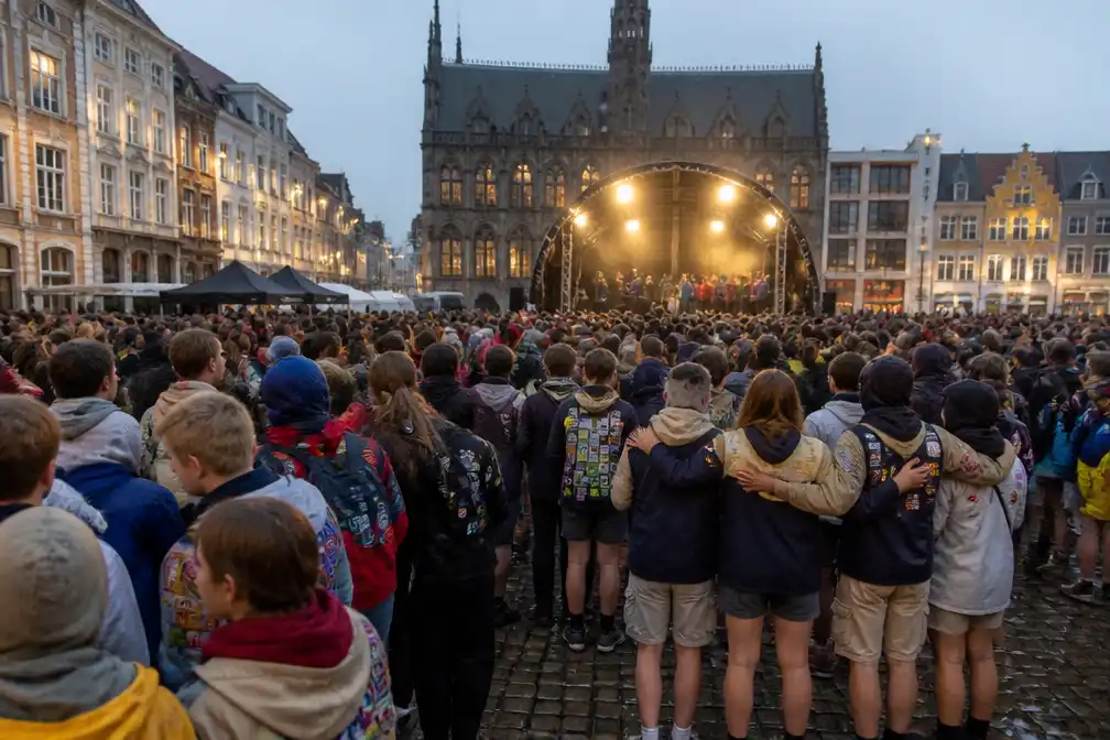 2.000 jongeren vieren 26ste Dag van de Jeugdbeweging op Grote Markt in Sint-Niklaas
