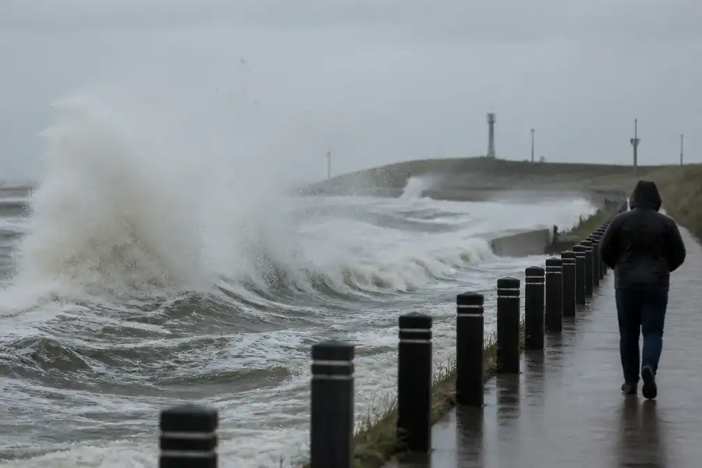 Weeronline waarschuwt voor mogelijke storm in Nederland op vrijdag en zondag
