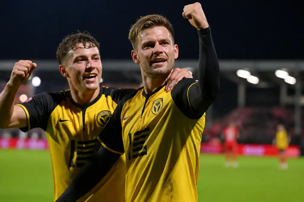 Hattrick Van den Hurk bezorgt Roda JC 2-3 zege bij Almere City