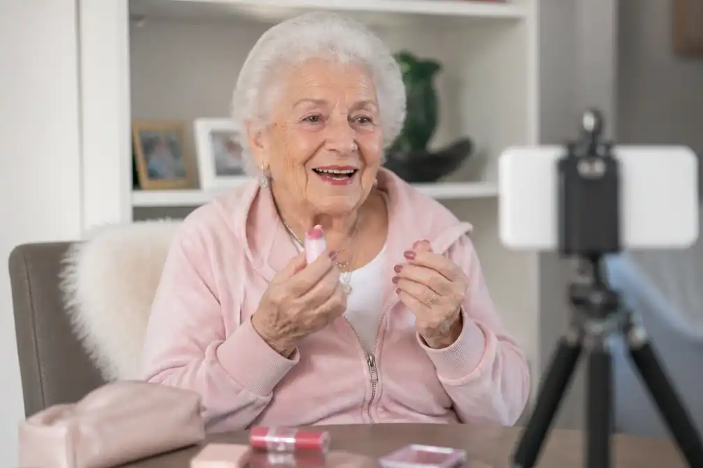 Lillian Droniak (96) heeft 15 miljoen TikTok-volgers en verdient daar grof geld mee