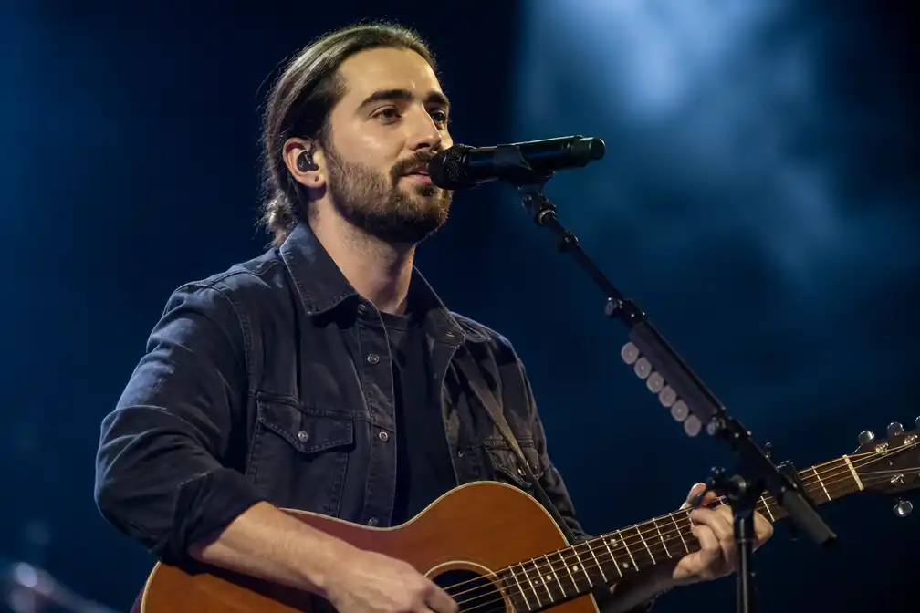 Noah Kahan smeekt fans: Ga gewoon naar de wc