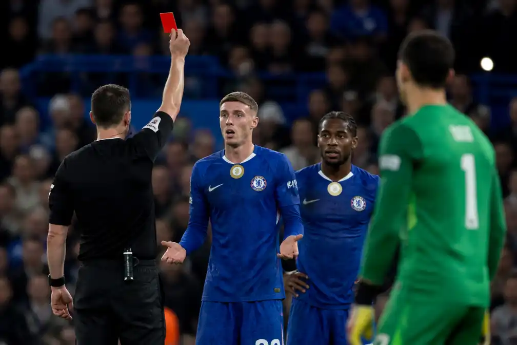 Tottenham wint met 2-0 bij Chelsea, Cole Palmer krijgt rood
