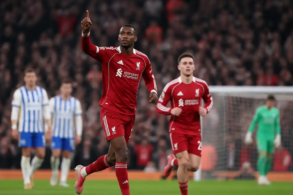Liverpool beëindigt zegereeks Brighton, Isak trefzeker op Anfield