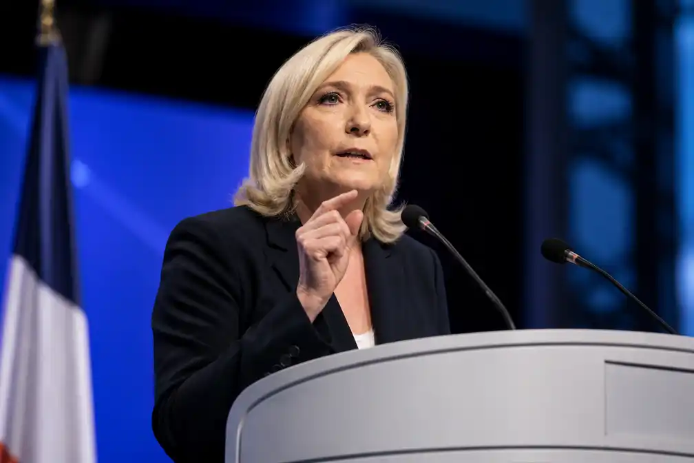 Le Pen opent Franse campagne met veiligheidsbelofte en regering van nationale eenheid