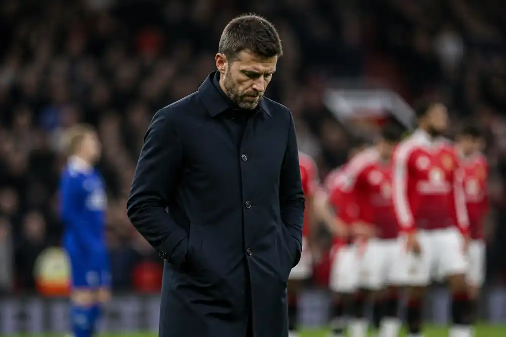 Michael Carrick op weg naar vertrek bij Manchester United na 3-0 tegen Bournemouth