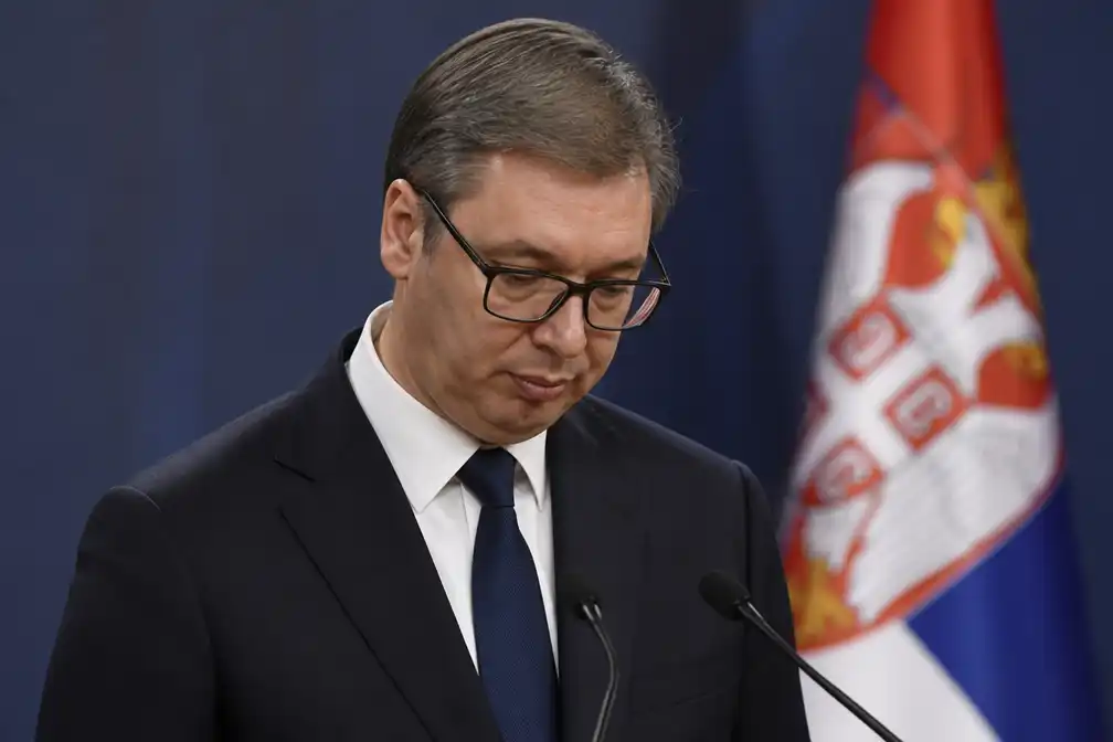 Vučić erkent nederlaag in Servische verkiezingen, studentenbeweging eist overwinning op