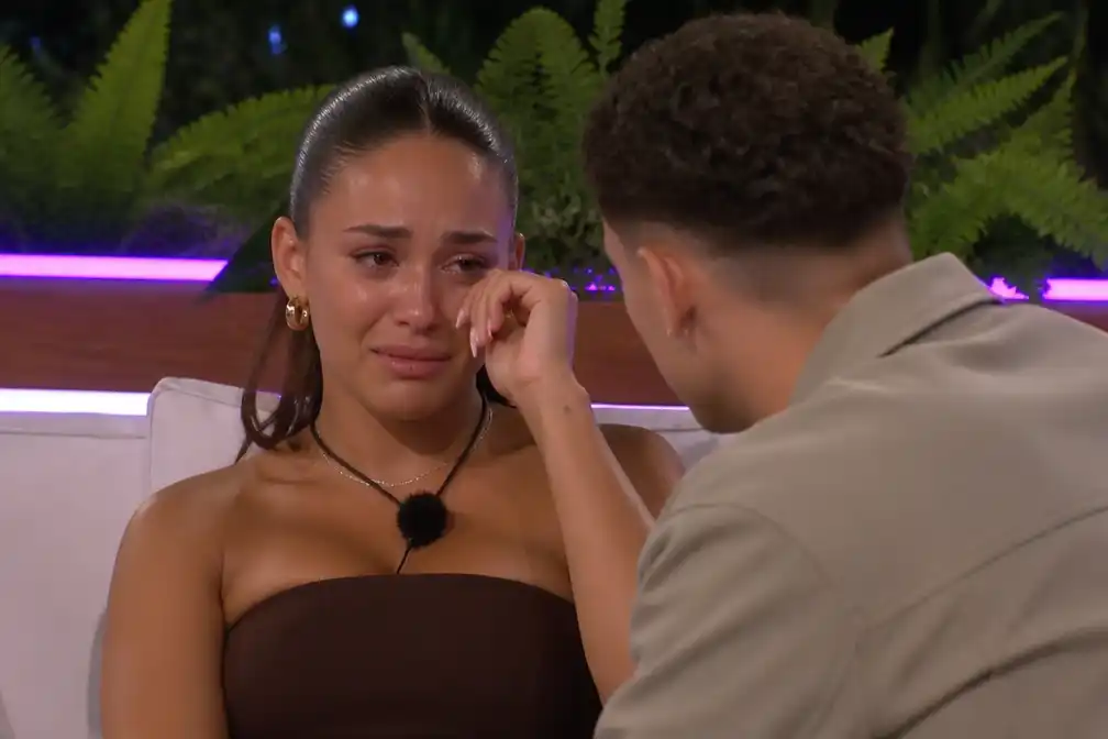 Christina in tranen in Love Island VIPS na gesprek met Donny over Thira