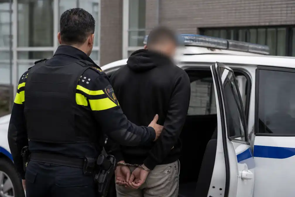 31-jarige Rotterdammer aangehouden voor fraude met zo'n vijftig seizoenkaarten