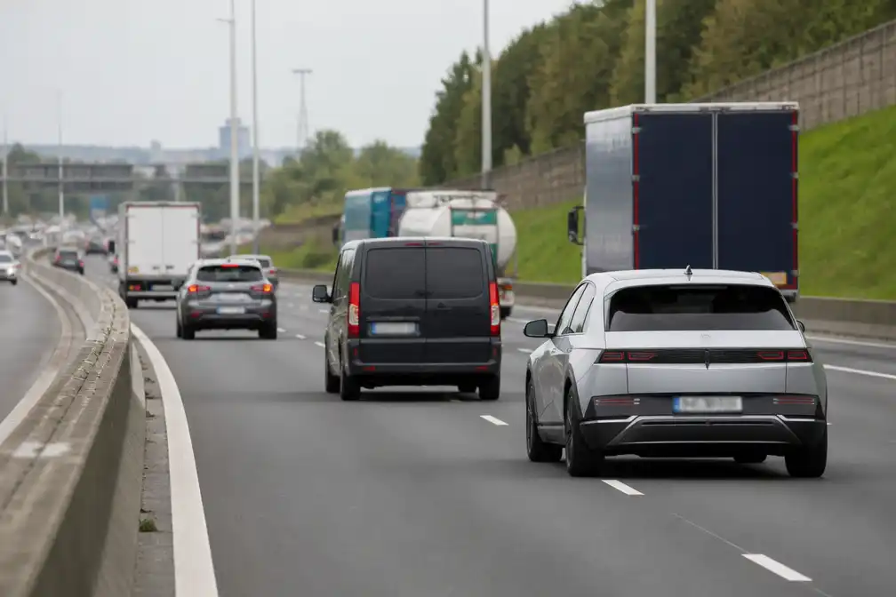 Wegenvignet haalt 64 miljoen euro op bij Vlaamse bestuurders, blijkt uit begroting 2027