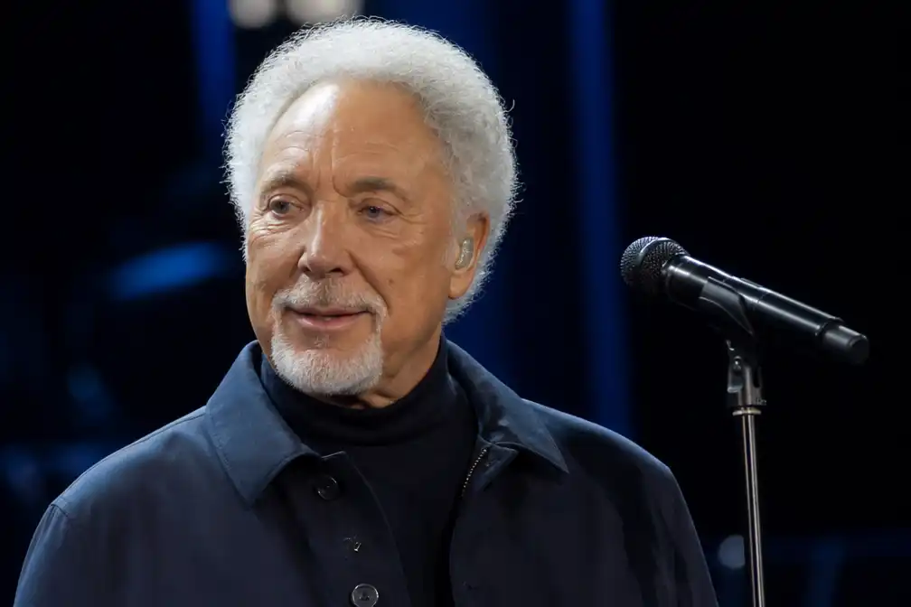 Tom Jones (86) stelt twee Amerikaanse concerten uit vanwege griep
