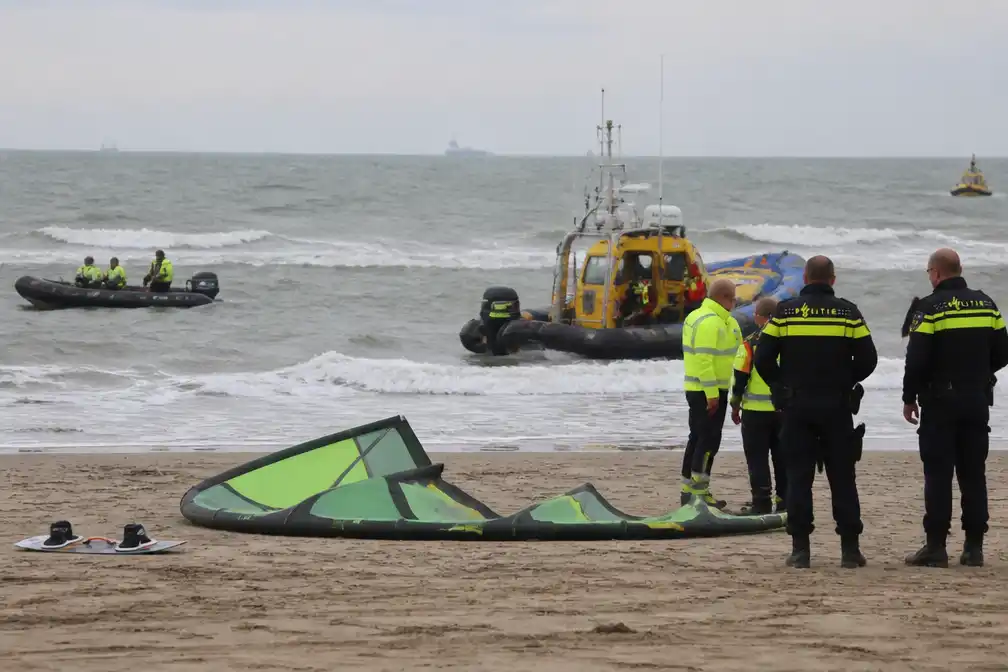 Politie staakt zoektocht naar vermiste kitesurfer (18) bij Scheveningen na vondst board en kite