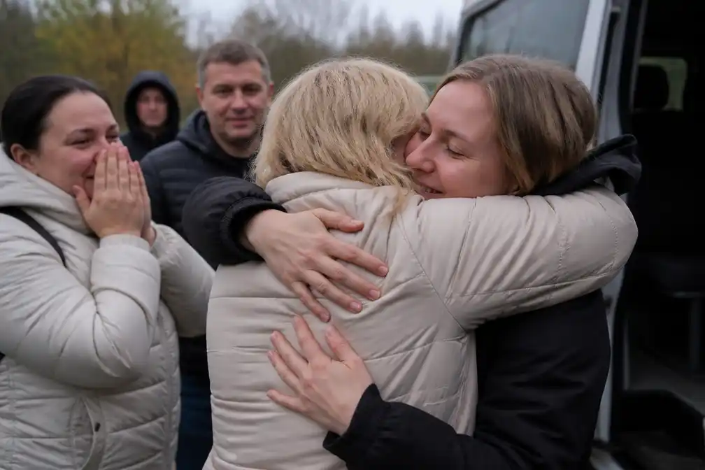 Twee Oekraïense vrouwen fietsen 2.000 kilometer vanuit bezet Olesjky naar hun familie