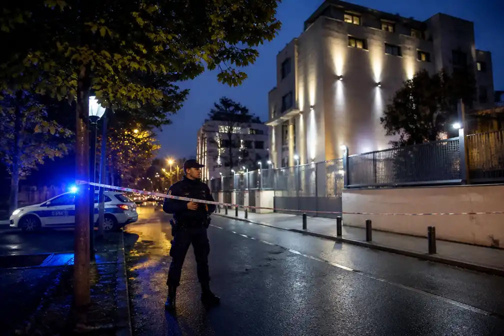 Man doodgeschoten bij Israëlische ambassade in Belgrado na aanval op agent