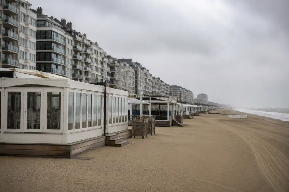 Knokke-Heist trekt alle 25 strandbarconcessies voor 2027 in na uitspraak Raad van State