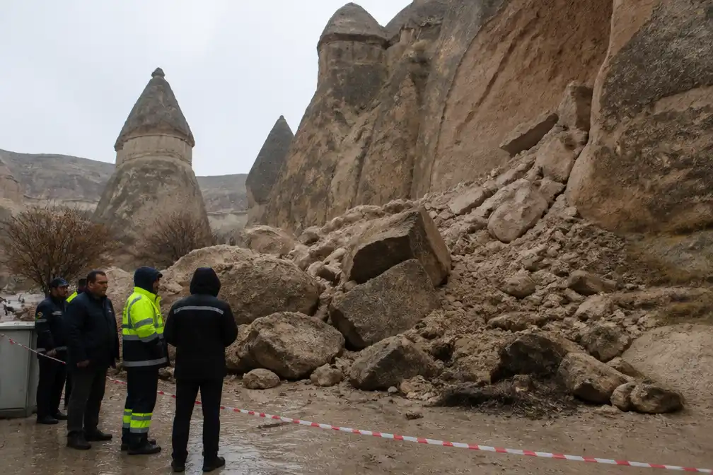 Twee doden bij instorting van rotsformatie in Turks Cappadocië na zware regenval
