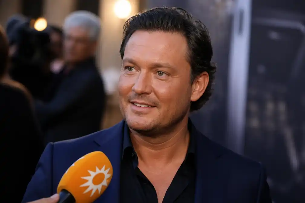 Tino Martin staat open voor De Toppers: achter de schermen wordt gesproken