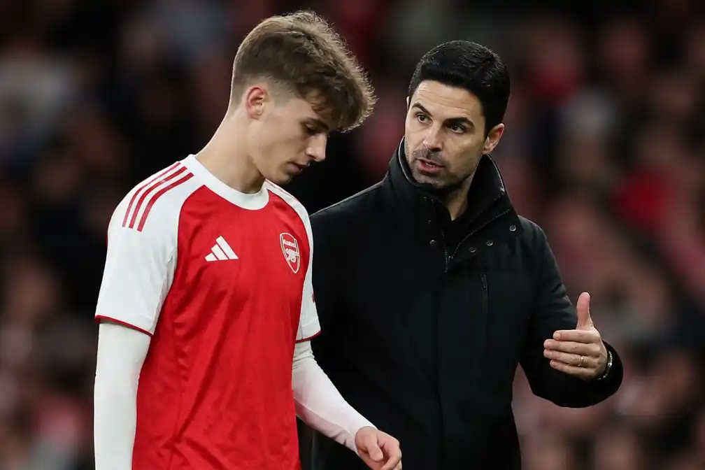Arteta zet 16-jarige Dowman op scherp na rode kaart: 'We zijn niet in Disneyland'