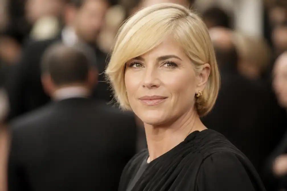 Selma Blair biedt excuses aan en pleit onschuldig na incident op vlucht