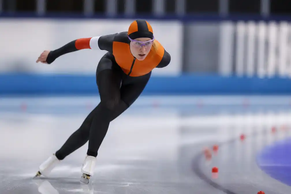 Joy Beune wint 1.500 meter op WCKT in Heerenveen en is favoriet op de 3 kilometer