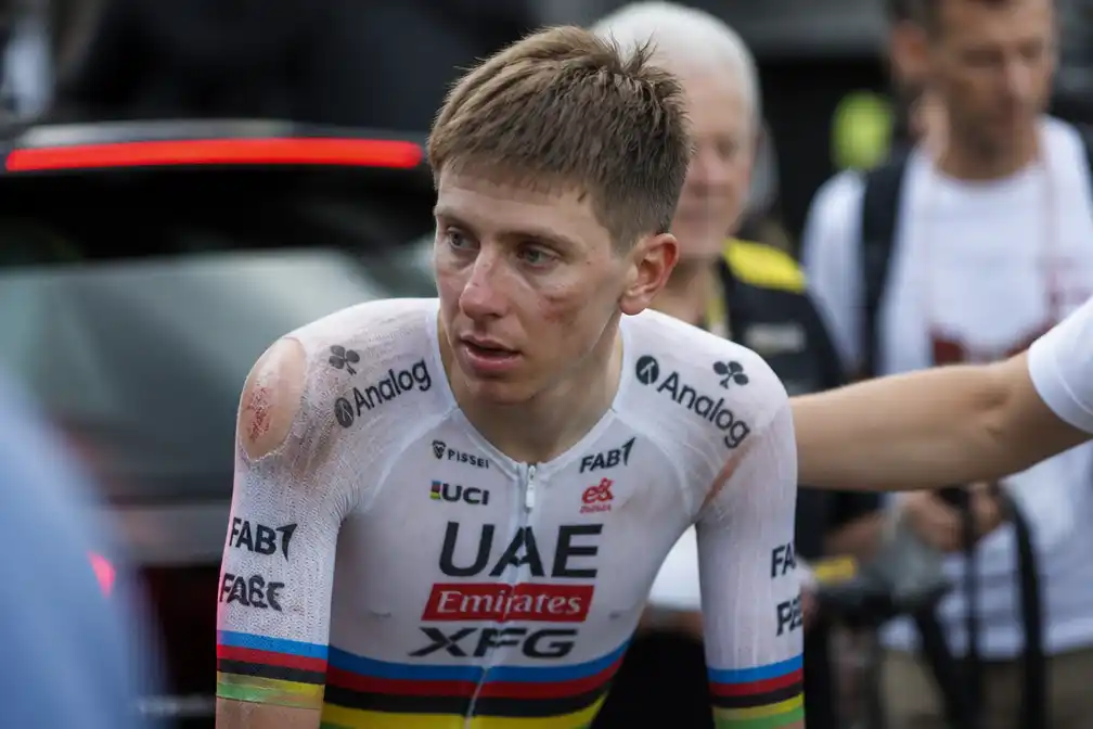 Pogačar blijkt drie wervels gebroken te hebben bij zijn val in de Vuelta