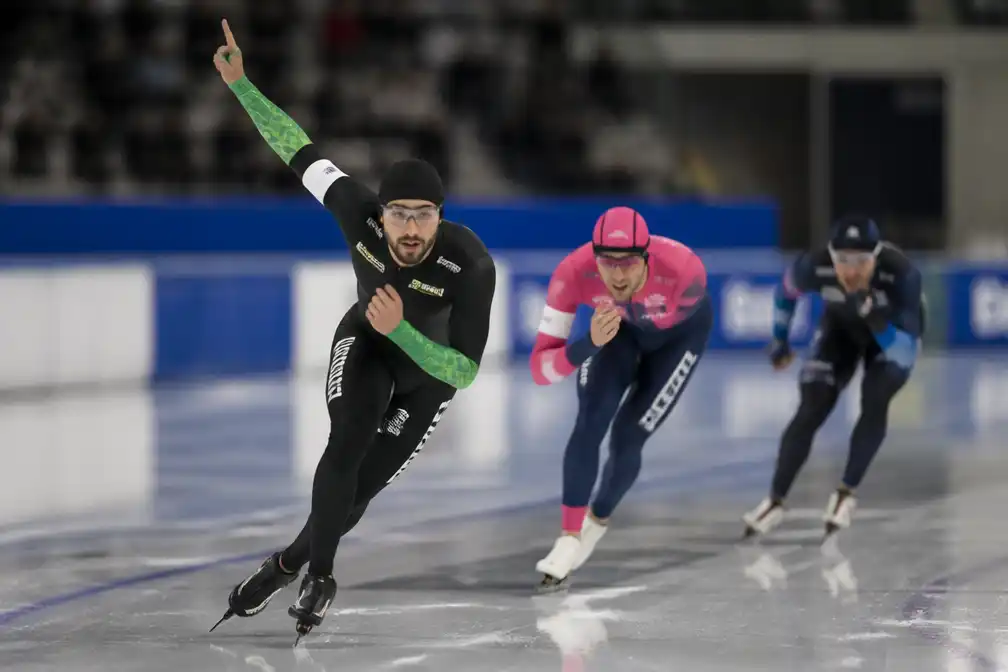 Kjeld Nuis wint 1.500 meter op kwalificatietoernooi wereldbeker in Heerenveen