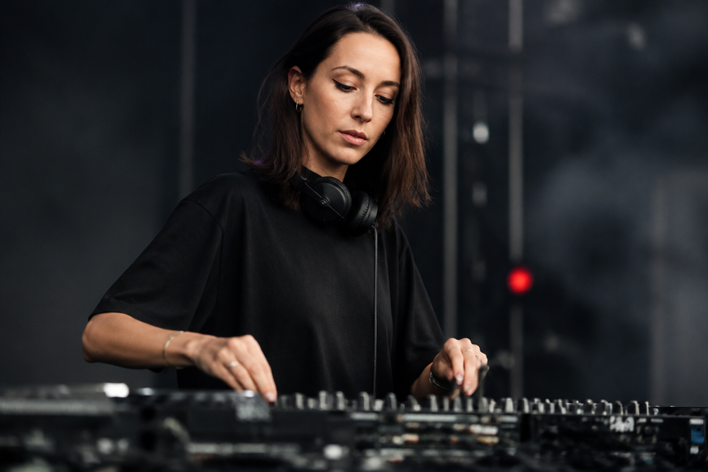 Techno-dj Amelie Lens zwanger van tweede kindje, opnieuw een dochter