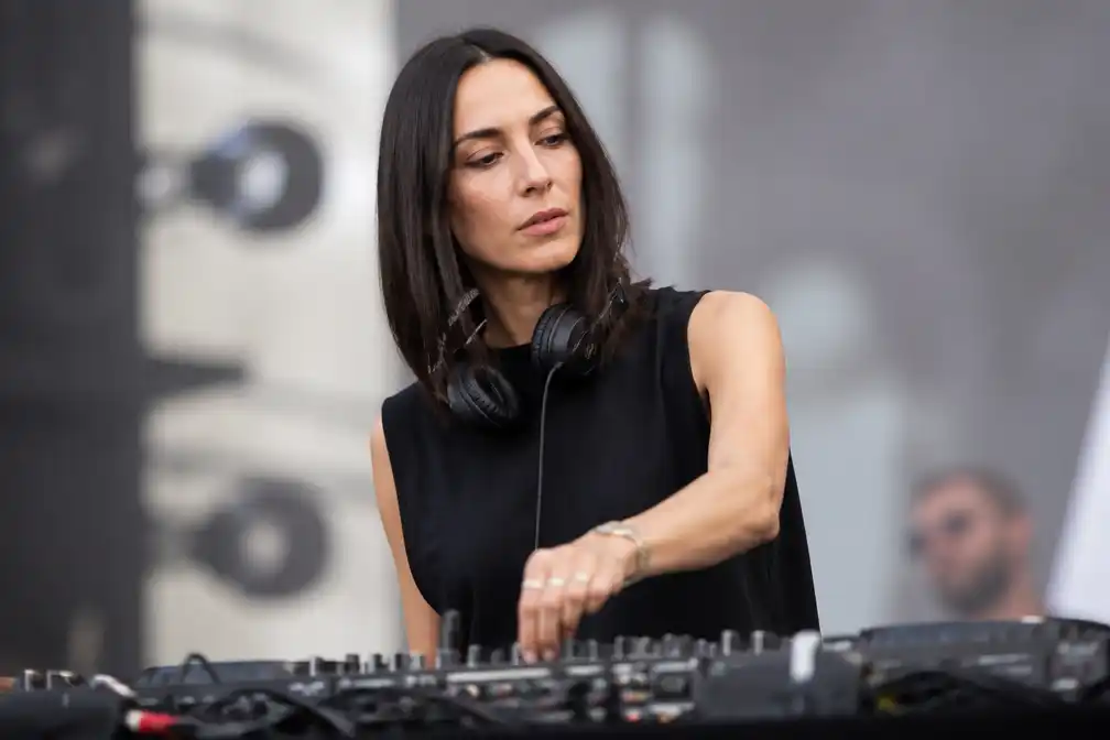 Techno-dj Amelie Lens zwanger van tweede kindje, opnieuw een dochter