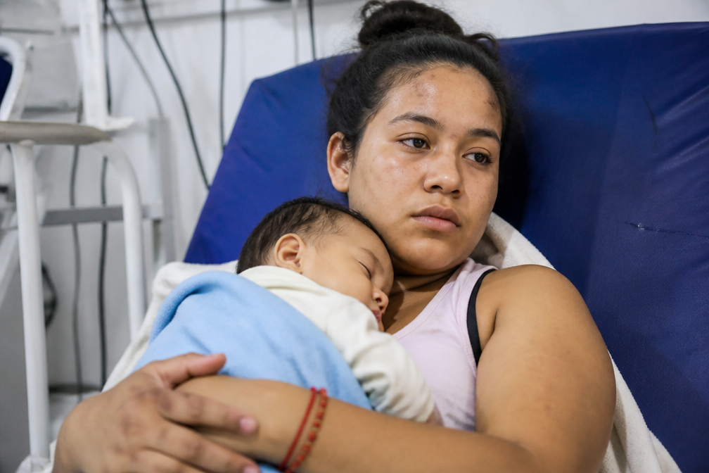 Moeder: baby hielp me 32 uur onder puin in Venezuela te overleven