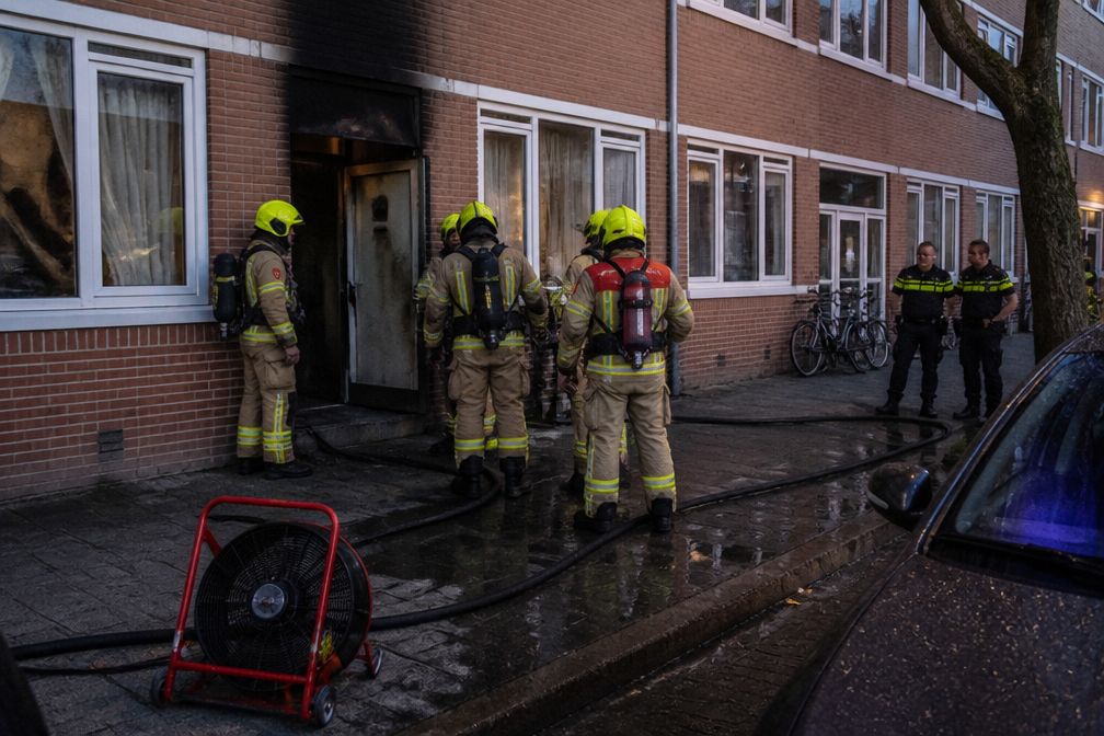 Vijf honden omgekomen bij brand in Haagse portiekwoning