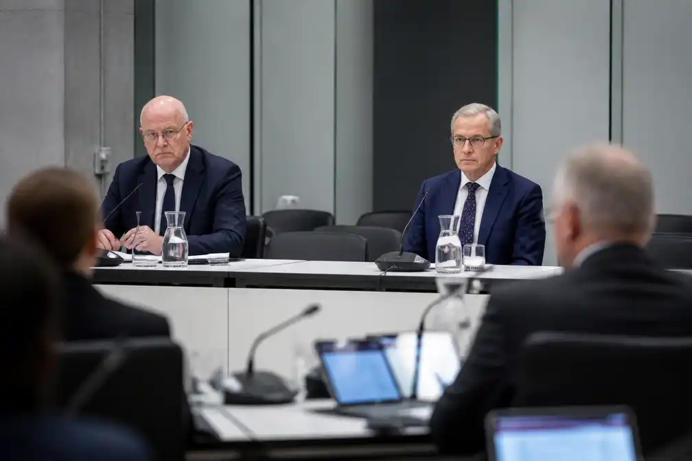 Grapperhaus en Van Dissel gehoord over omstreden avondklok bij corona-enquête