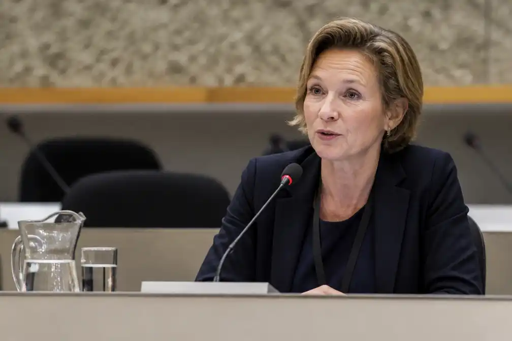 Oud-topambtenaar: OMT-adviezen logischerwijs leidend in coronabeleid