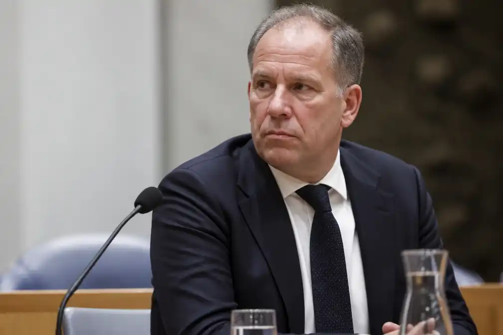Vleesprijs mogelijk 'ietsje' hoger door uitzendverbod per 2028, zegt minister