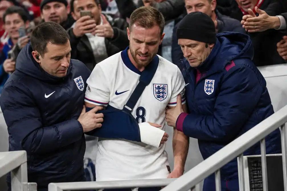 Jordan Henderson breekt onderarm na val na WK-zege Engeland