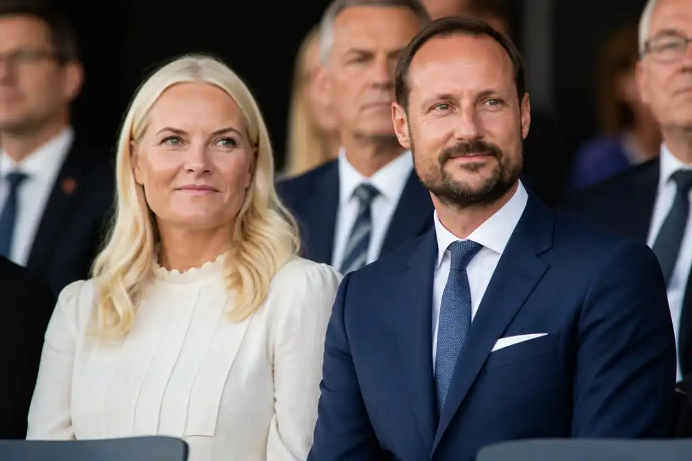 Kroonprins Haakon reist naar VS voor WK-kwartfinale na longtransplantatie Mette-Marit