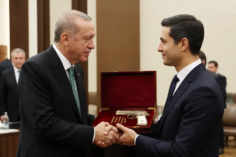 Erdogan geeft gegraveerde pistolen aan NAVO-leiders in Ankara