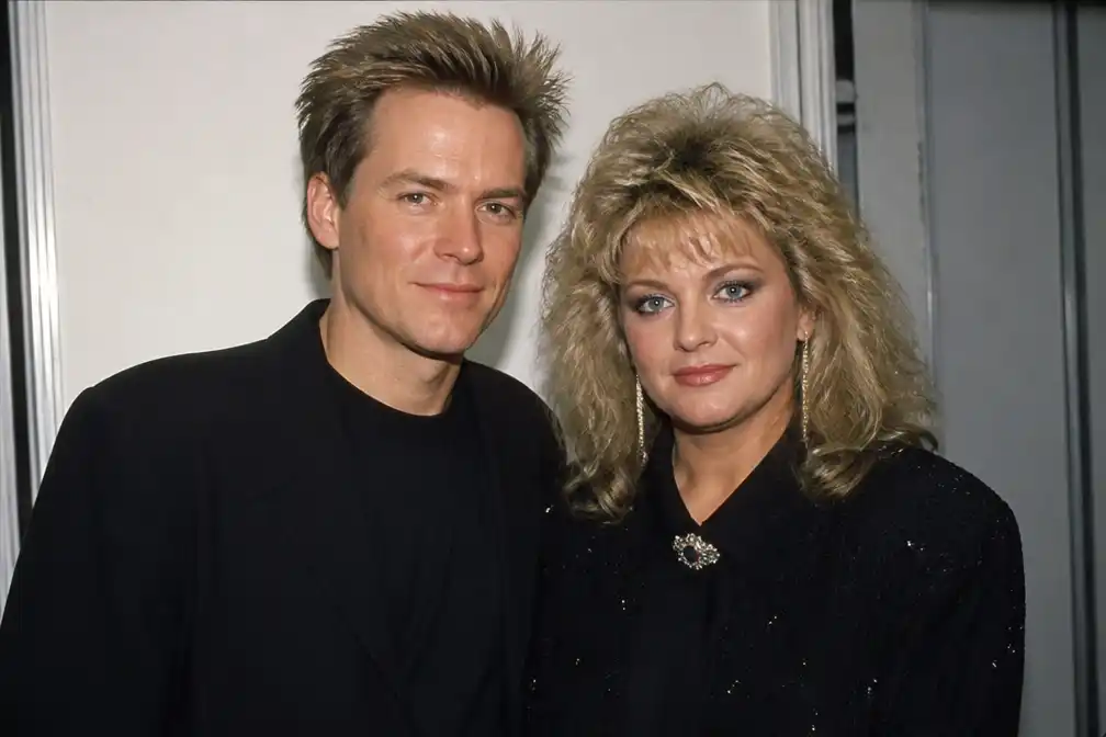 Bryan Adams rouwt om dood Bonnie Tyler, dankt haar voor cover 'Straight From The Heart'