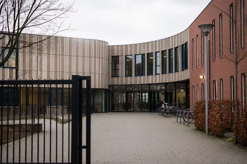 Onderwijsinspectie meldt wanbeheer bij Cornelius Haga Lyceum in Amsterdam