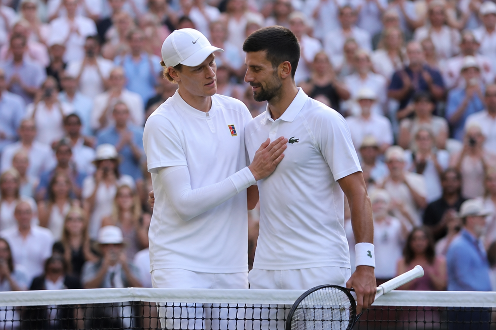 Sinner verslaat Djokovic in halve finale Wimbledon, staat in finale tegenover Zverev