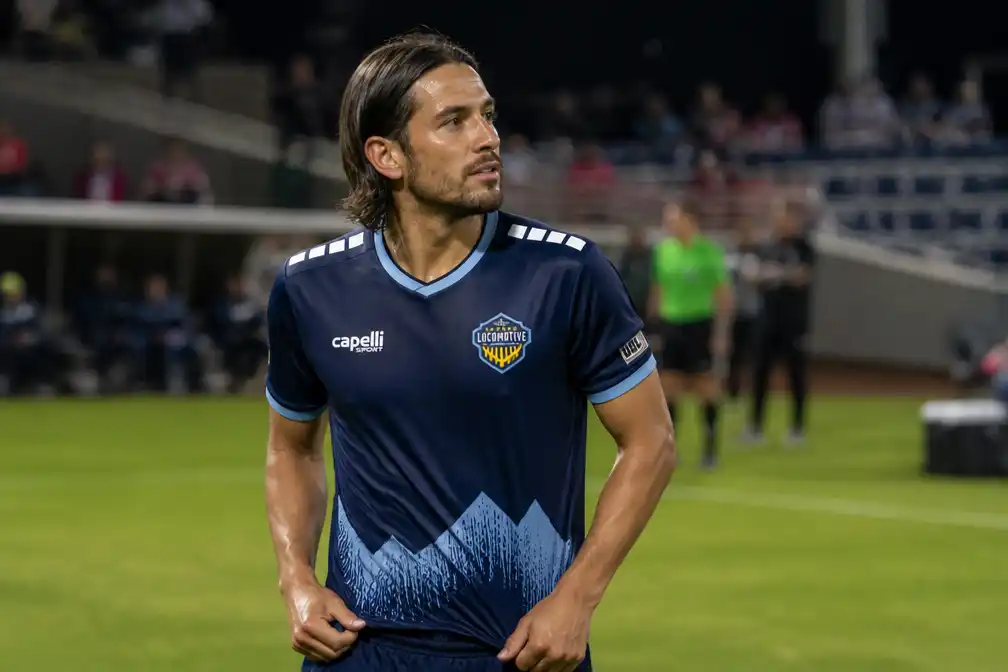 Ted Lasso-acteur Cristó Fernández maakt profvoetbaldebuut voor El Paso Locomotive