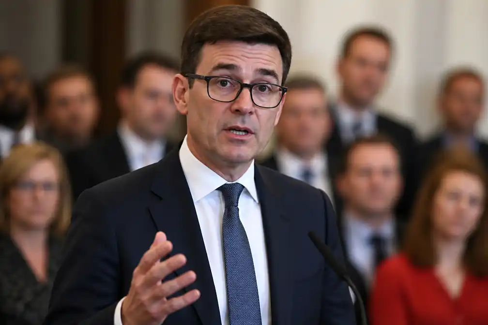 Andy Burnham op weg naar premierschap na overweldigende steun Labour