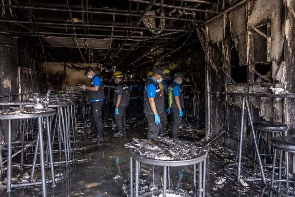 32 doden bij brand in Bangkokse bar; recherche vindt meerdere veiligheidsfouten